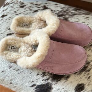 UGG Mauve Shearling Clogs size 9